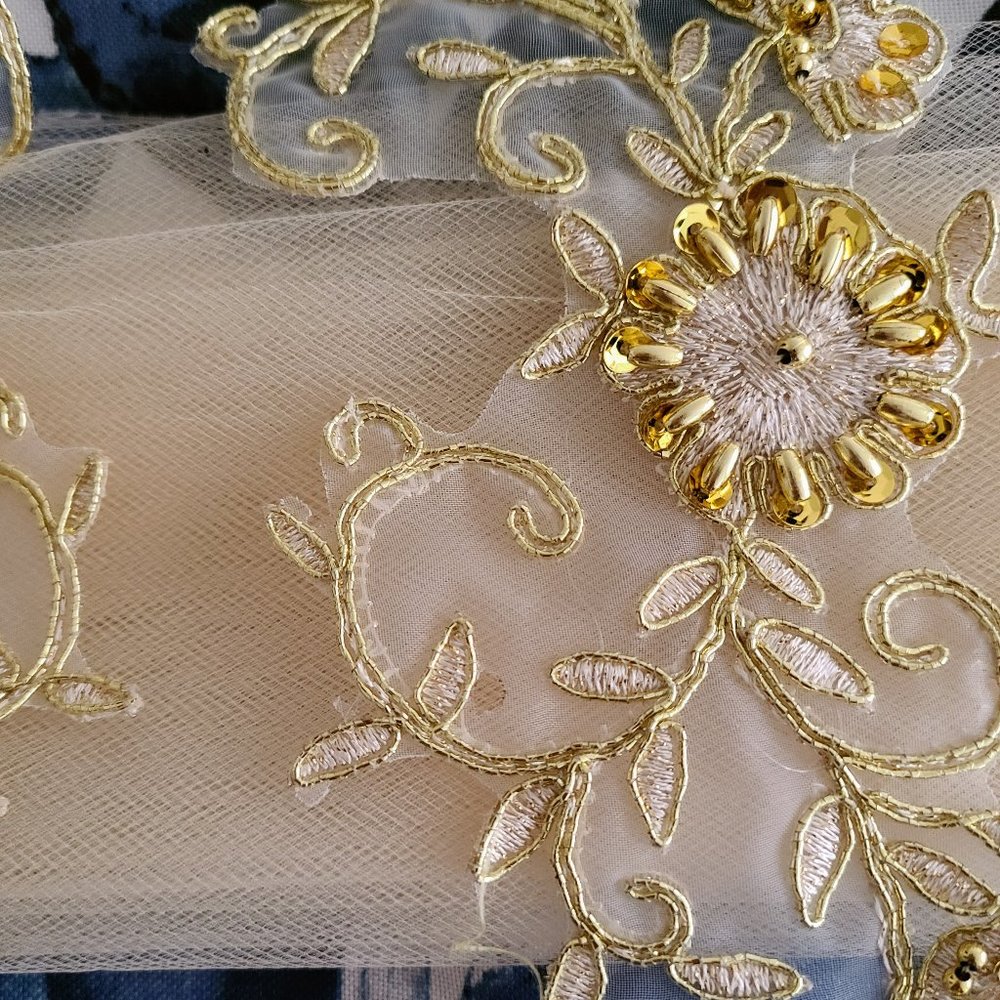 2 Embellishments and Tulle - Picture 3 of 4